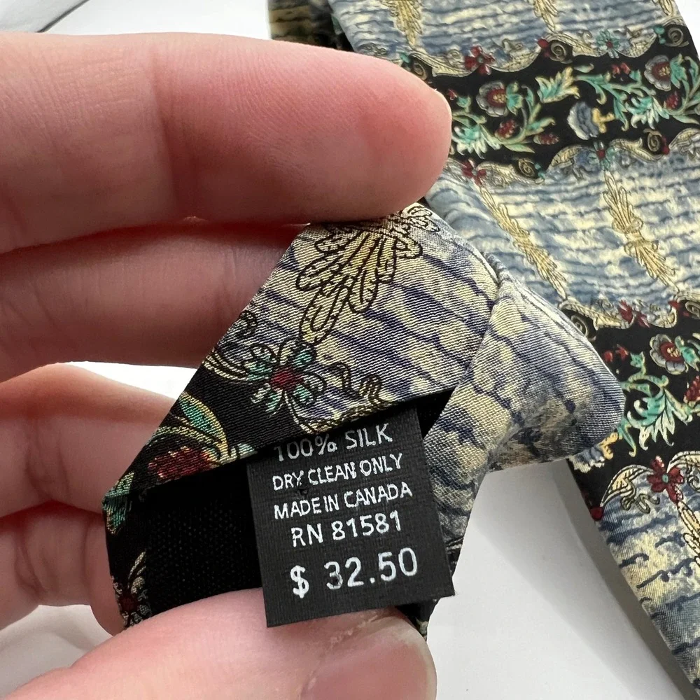 Metropolitan Museum of Art Silk Necktie Mens Floral Pattern Blue Gold‎